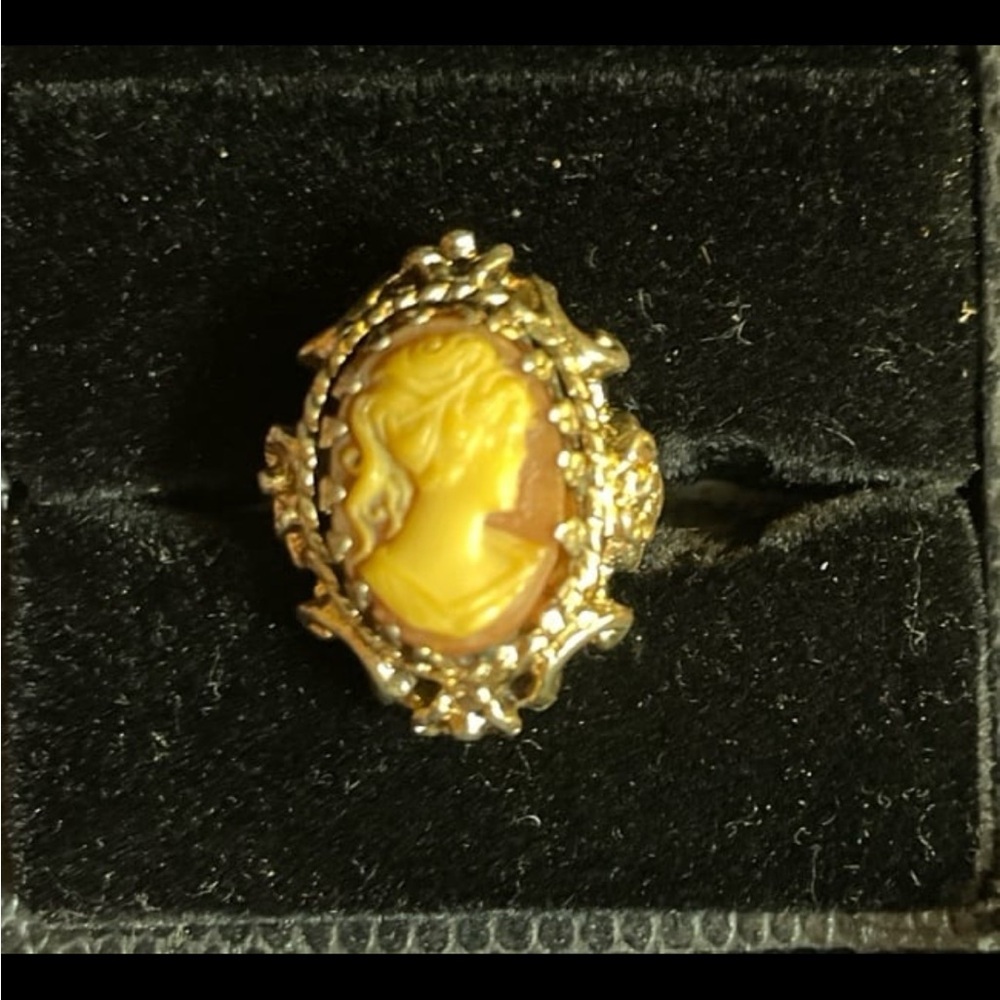 Vintage 1930s Art Deco Cameo Ring